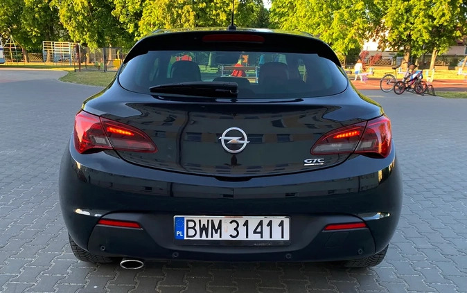 Opel Astra cena 31500 przebieg: 240000, rok produkcji 2012 z Ciechanowiec małe 106